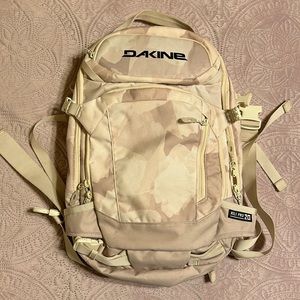 Dakine Heli Pro 20 backcountry backpack